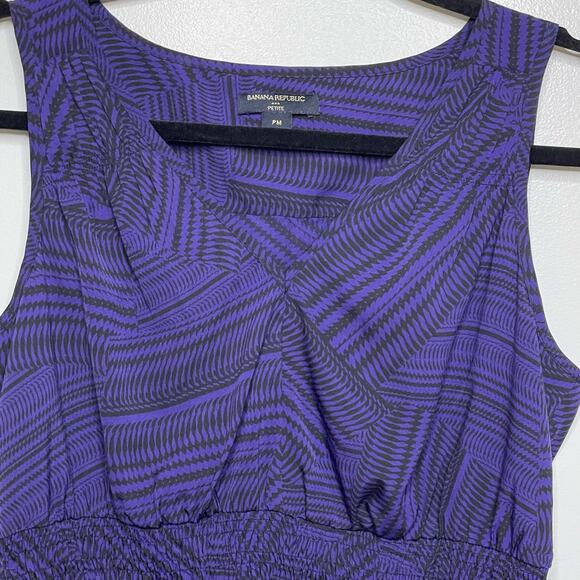 Banana Republic Geo Print Sleeveless Smocked Blouse Purple PM Dark Academia - Picture 3 of 9
